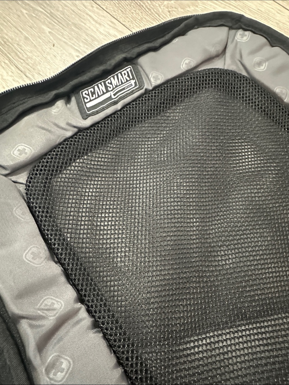 SwissGear 1900 ScanSmary TSA Backpack - Picture 9 of 11